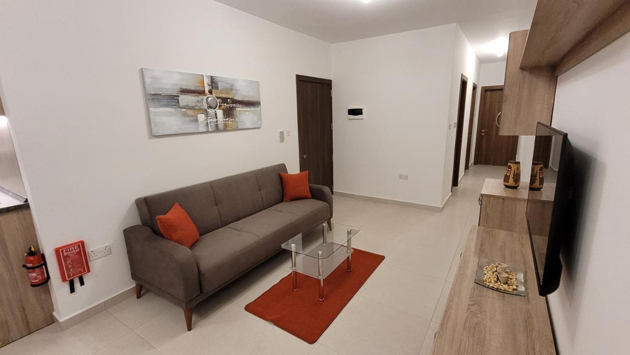 Lovely Apartment With Side Sea View St. Paul's Bay Bagian luar foto