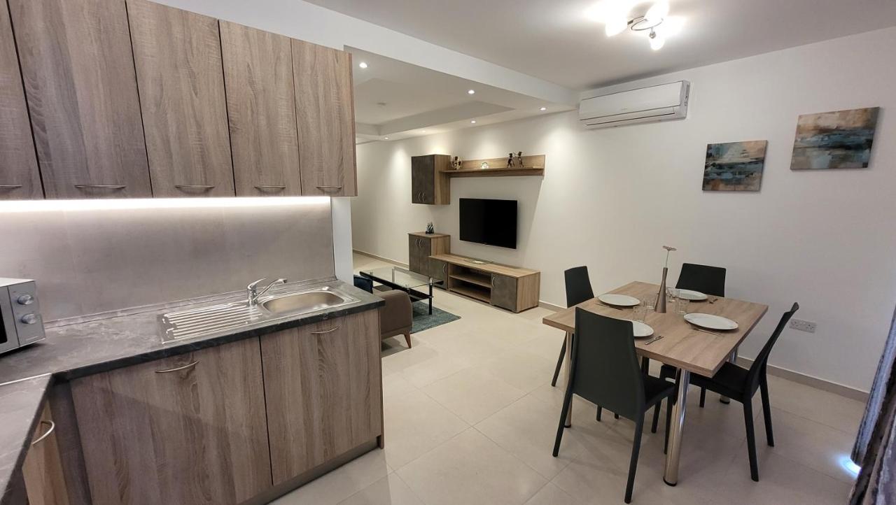 Lovely Apartment With Side Sea View St. Paul's Bay Bagian luar foto