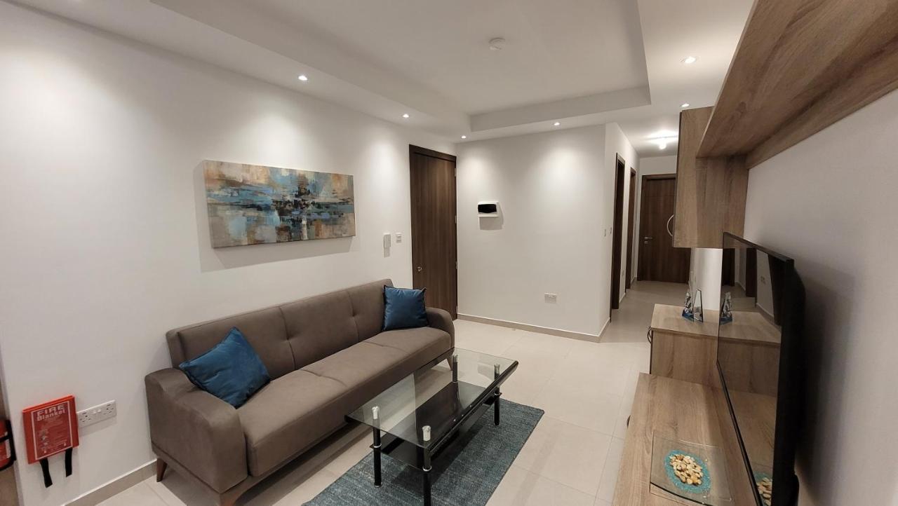 Lovely Apartment With Side Sea View St. Paul's Bay Bagian luar foto
