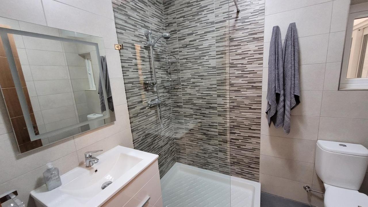 Lovely Apartment With Side Sea View St. Paul's Bay Bagian luar foto
