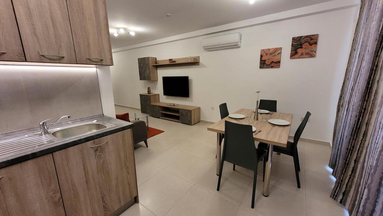 Lovely Apartment With Side Sea View St. Paul's Bay Bagian luar foto